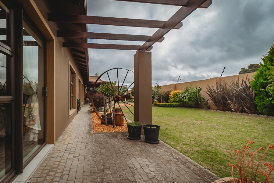4 Bedroom Property for Sale in Earls Court Lifestyle Estate Western Cape